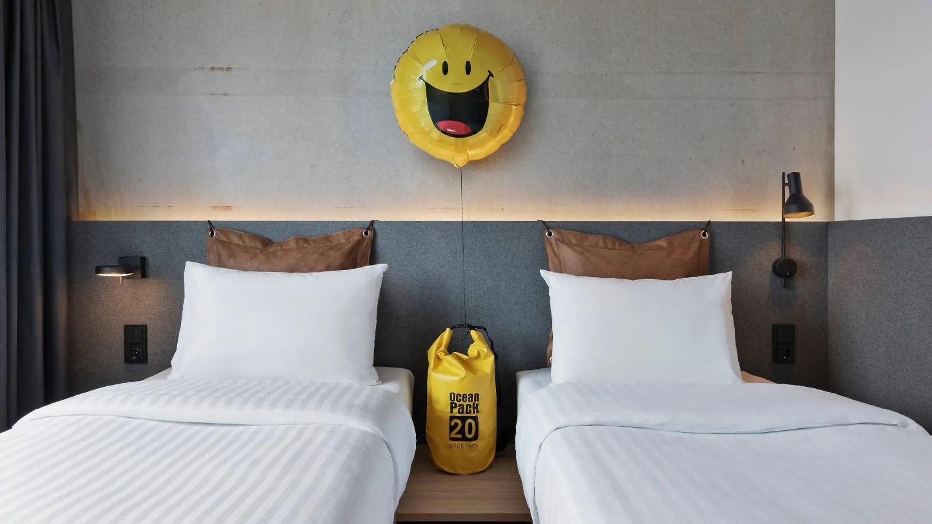 Moxy Hamburg Altona Hotel