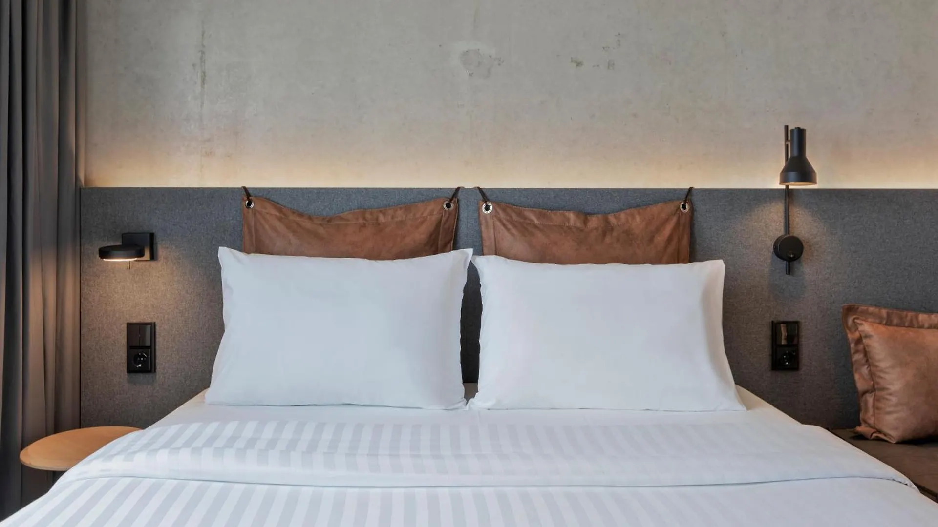 Moxy Hamburg Altona Hotel