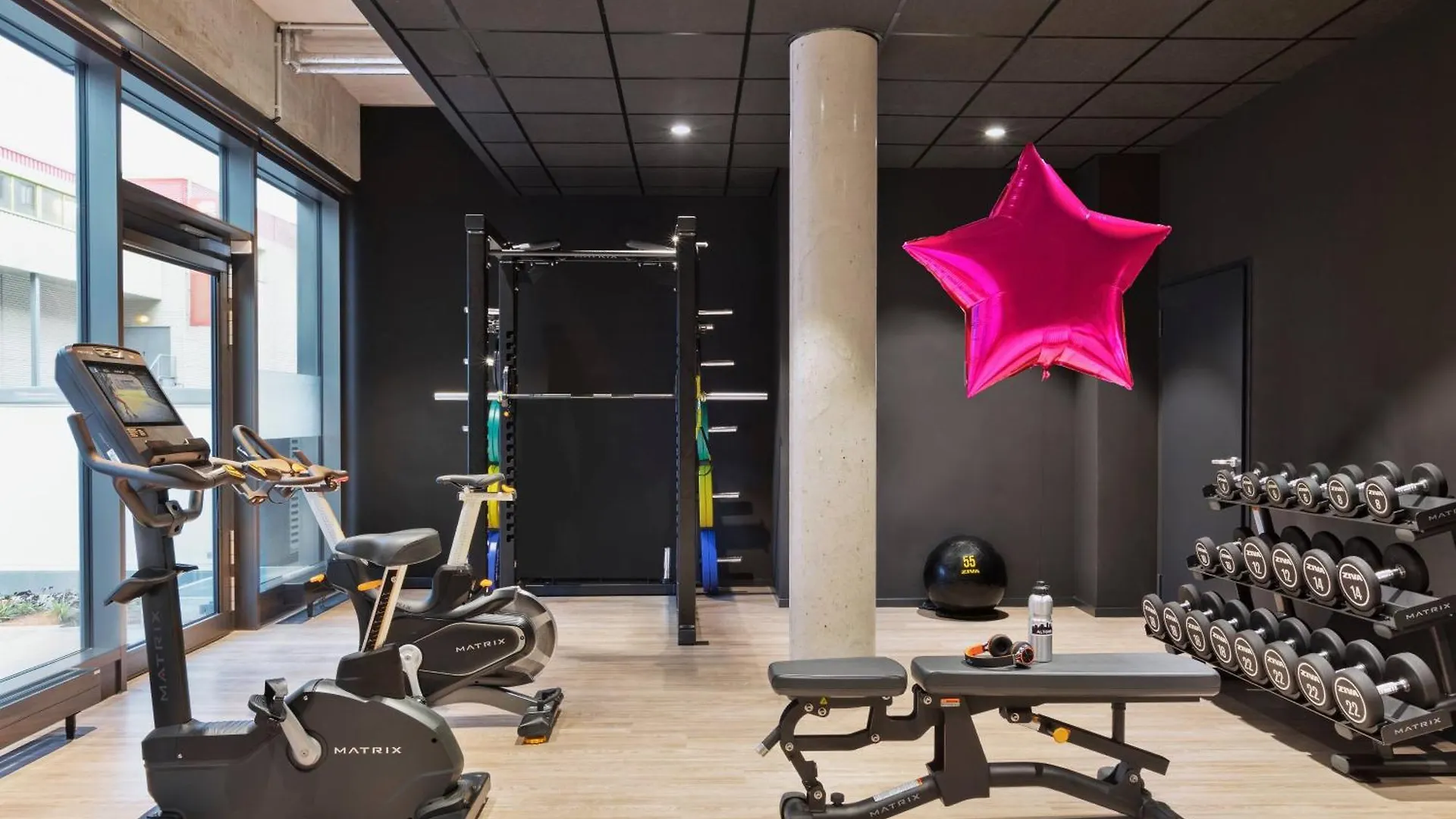 Moxy Hamburg Altona Hotel