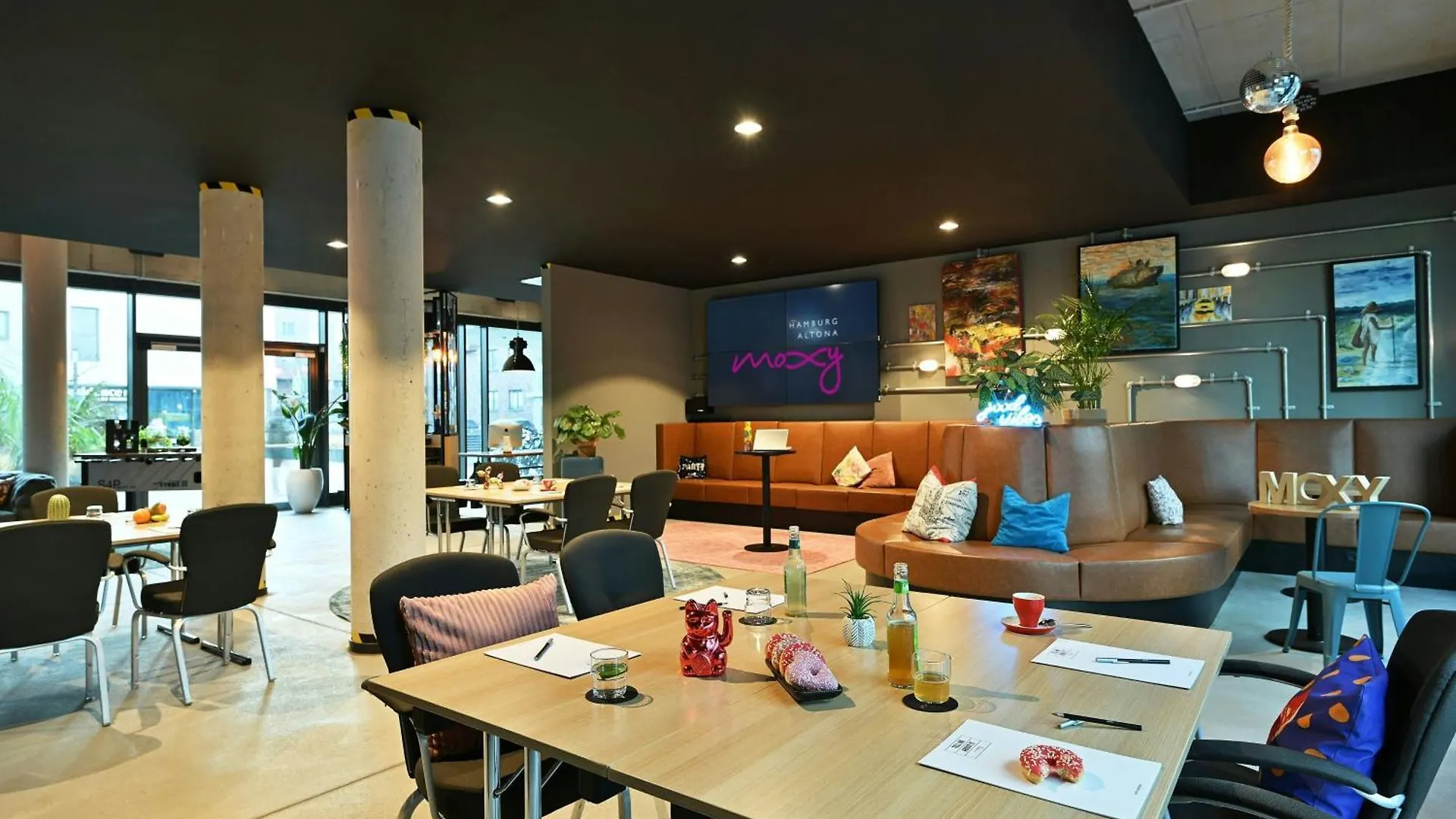 Moxy Hamburg Altona Hotel
